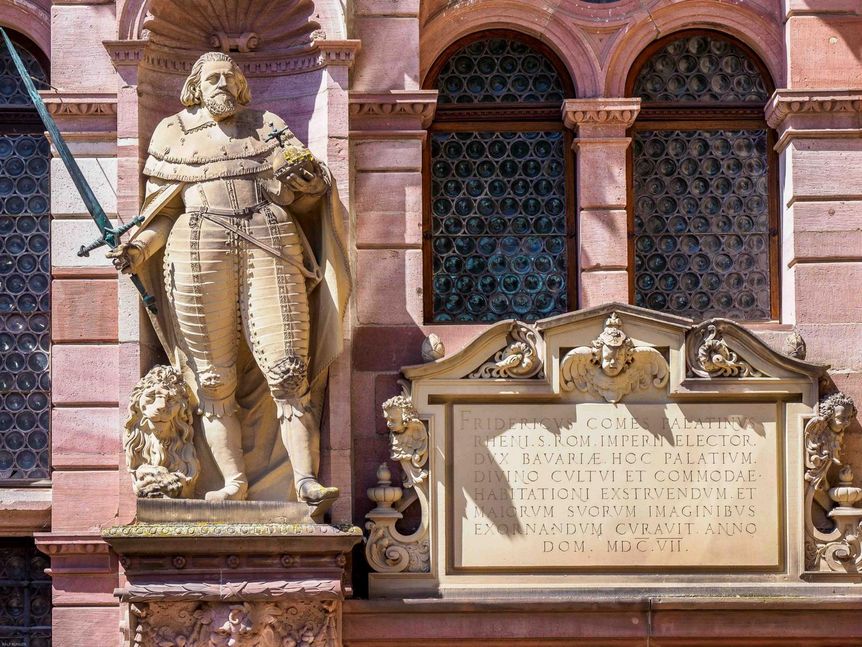 Foto: Ralf Kuhlen Schloss Heidelberg, Detailansicht Inschrift am Friedrichsbau